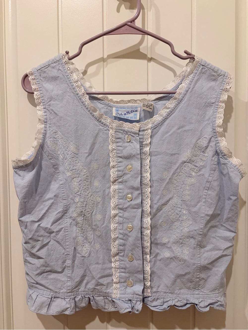 Mudd Light Blue Sleeveless Embroidered Button-Front Top